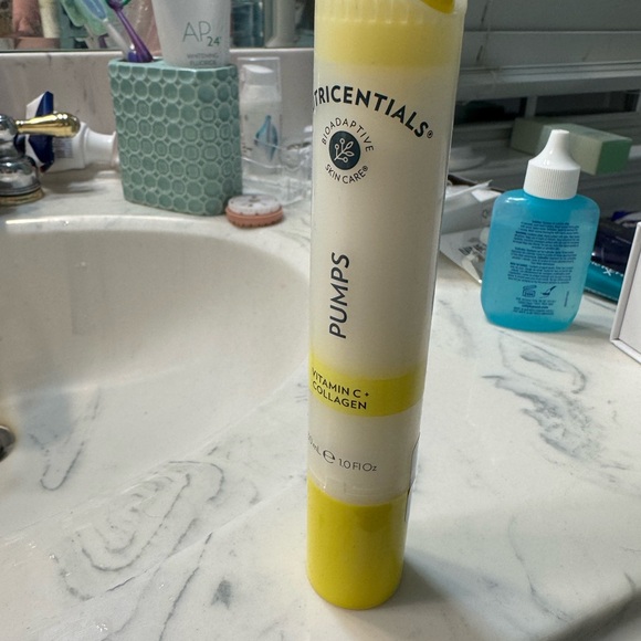 Nutricentials Vitamin C + Collagen Serum - Yellow - Picture 2 of 5